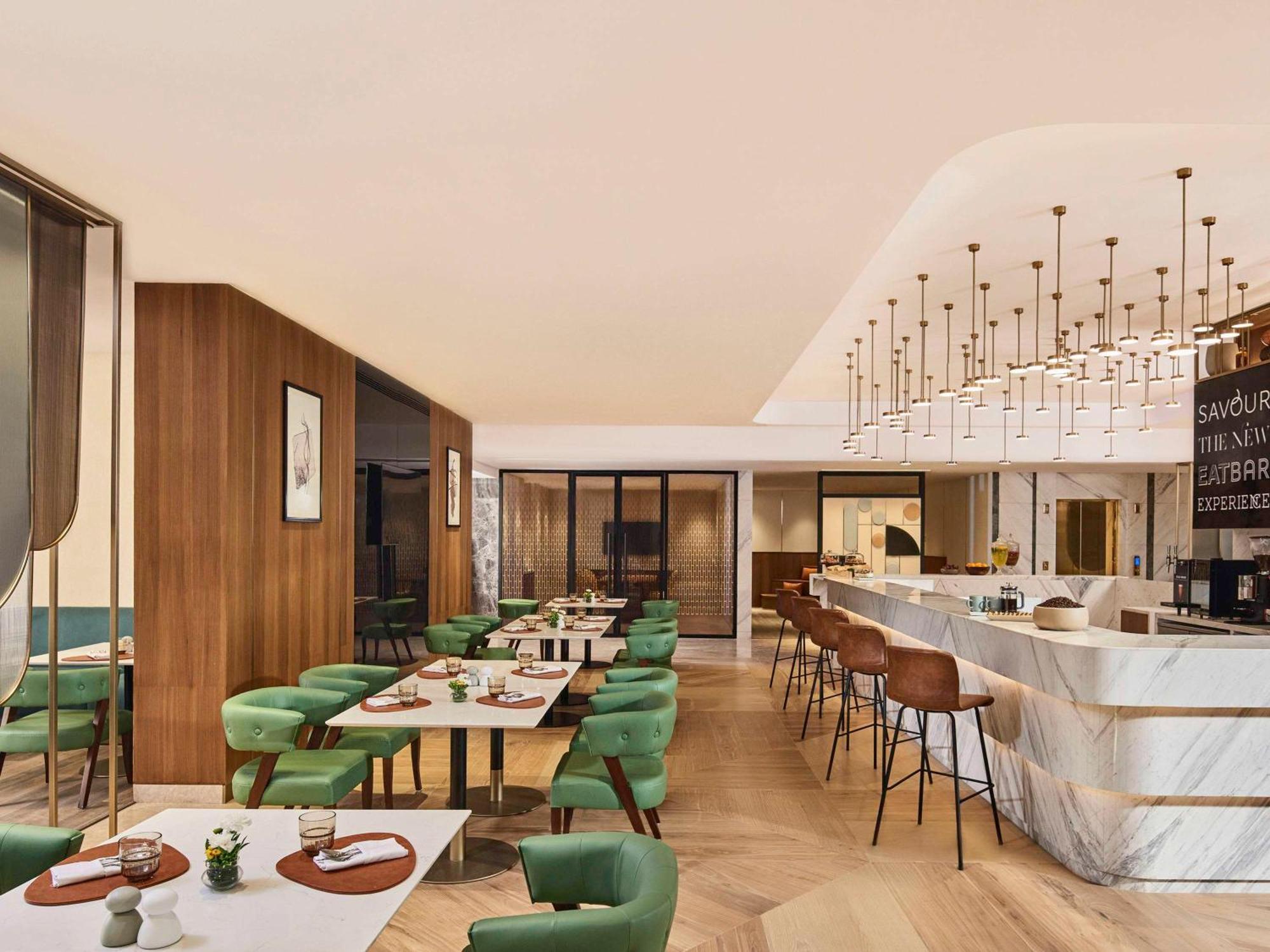 Novotel Mumbai International Airport מראה חיצוני תמונה The Lounge at London Heathrow Airport