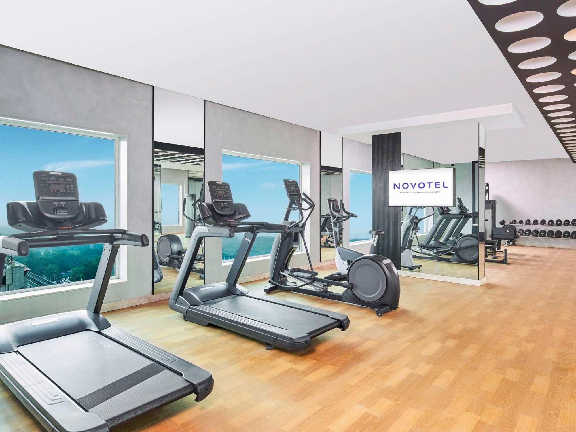 Novotel Mumbai International Airport מראה חיצוני תמונה The gym at Novotel London West