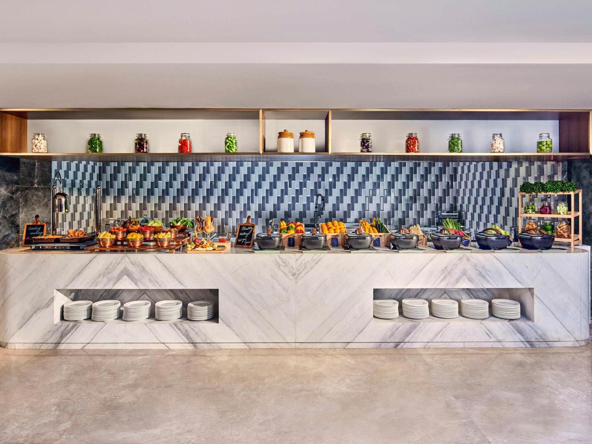 Novotel Mumbai International Airport מראה חיצוני תמונה The buffet at the hotel