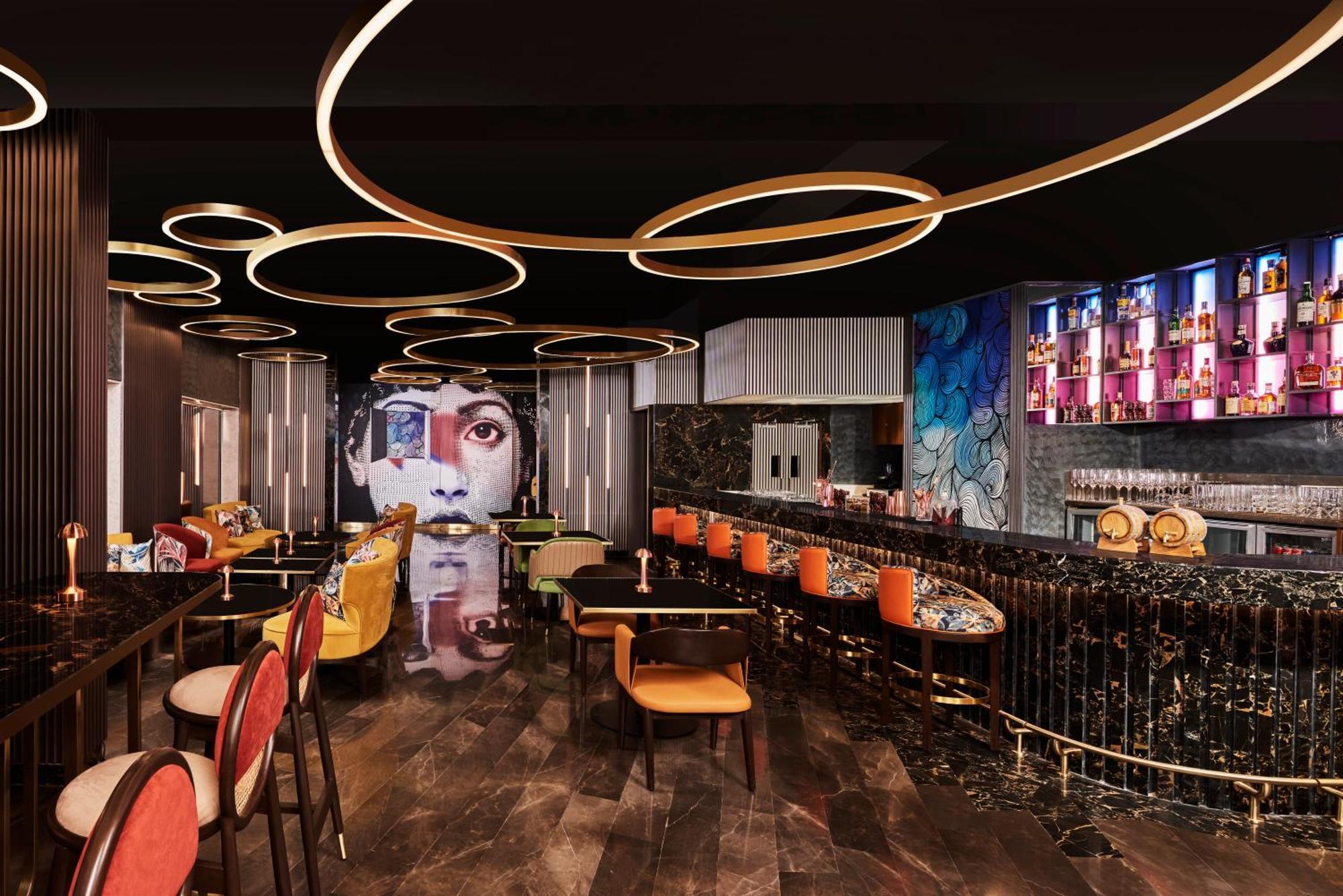 Novotel Mumbai International Airport מראה חיצוני תמונה The interior of the bar