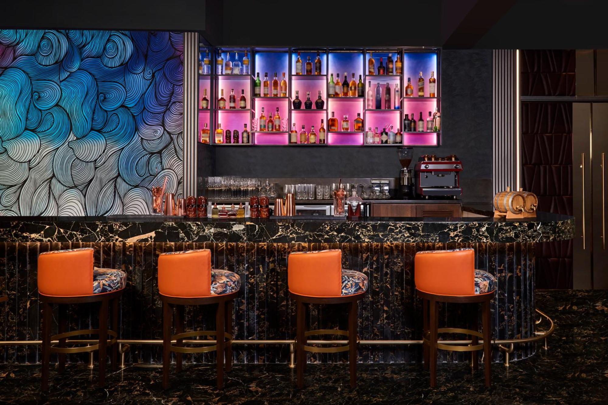 Novotel Mumbai International Airport מראה חיצוני תמונה The bar at the 1919