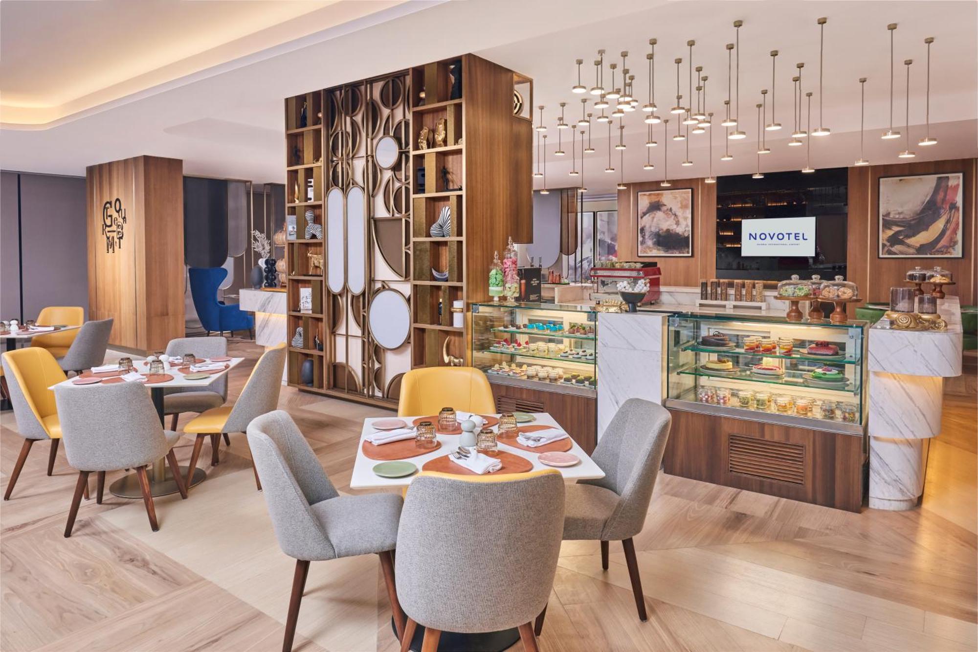 Novotel Mumbai International Airport מראה חיצוני תמונה The restaurant at Novotel London West