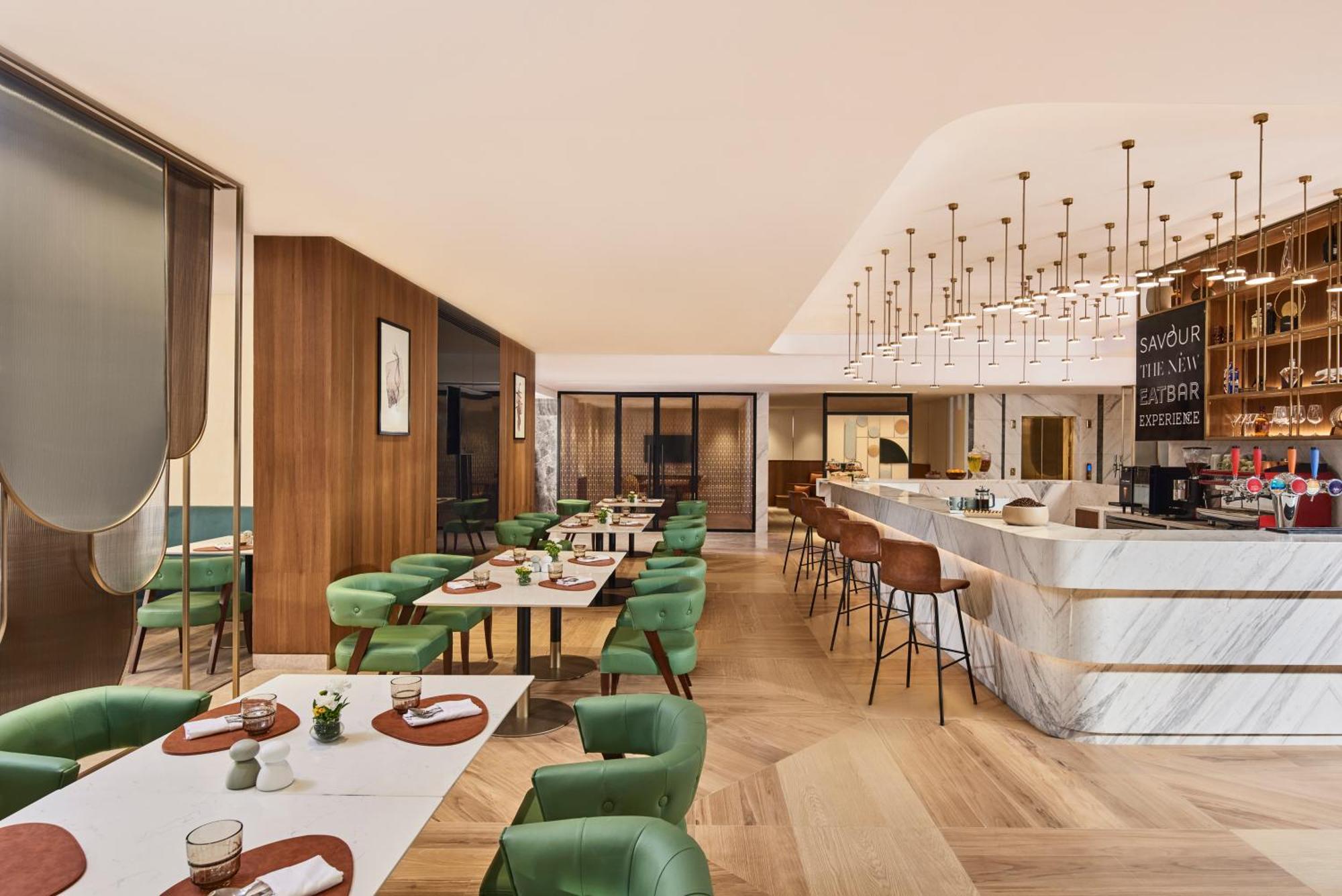 Novotel Mumbai International Airport מראה חיצוני תמונה The Lounge at London Heathrow Airport